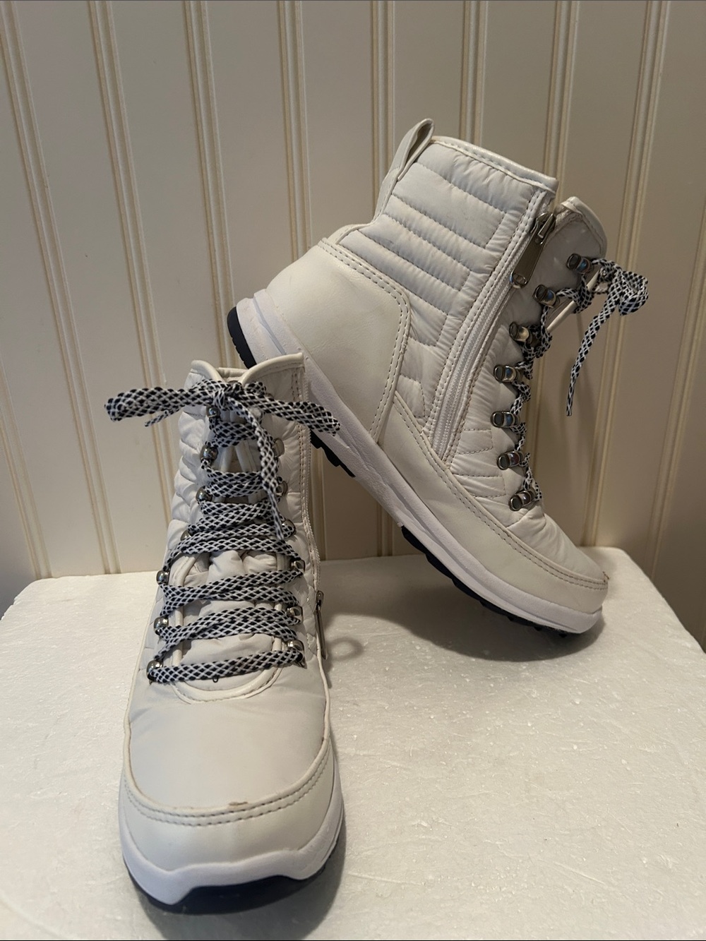 Weatherproof White Quilted Faux leather Faux Fur High-Top LaceUp/ZipUp Boots 9